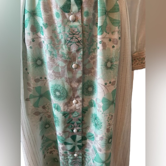 1970s Alfred Shaheen hostess dress with dagger collar. - Picture 5 of 13